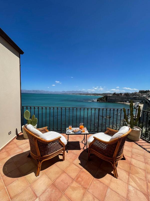 Castellano suites - image 1