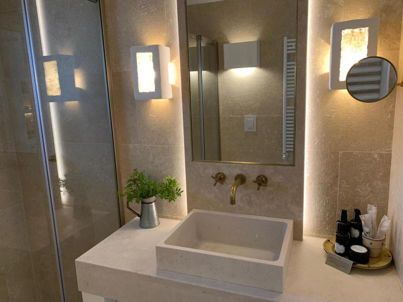 One-Bedroom Suite with Garden View image 3