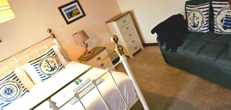 Deluxe King Room image 3