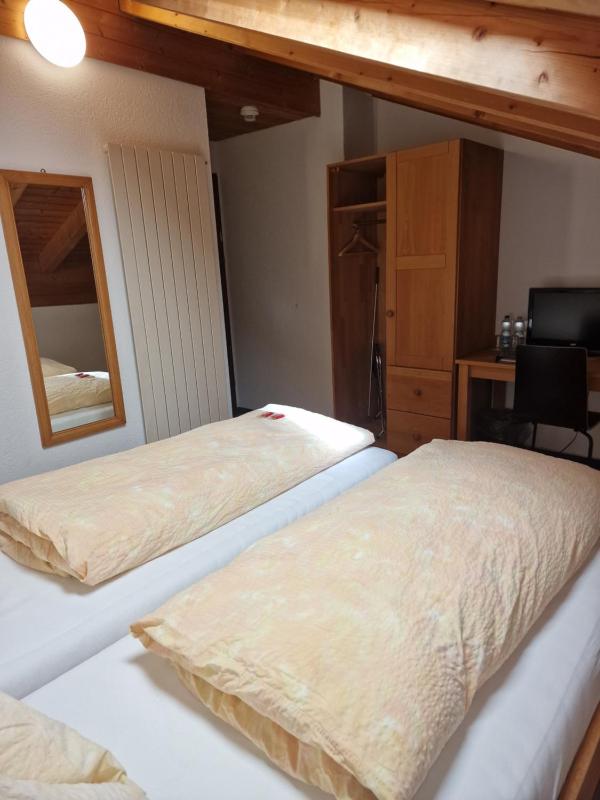 Budget Double Room image 3
