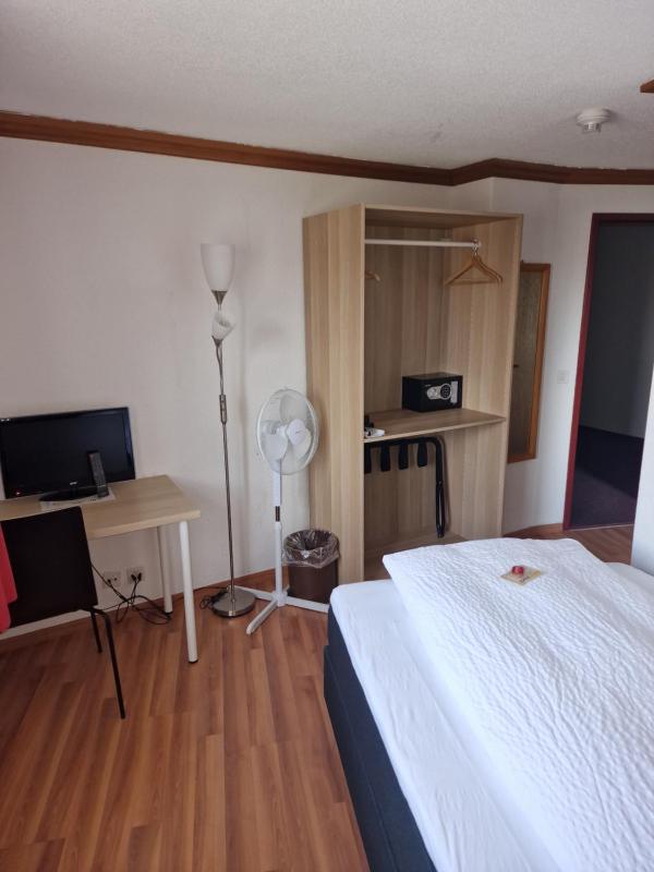 Single Room image 3