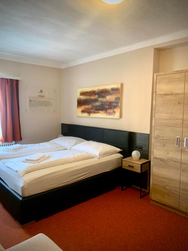 Classic Double Room with City View image 4
