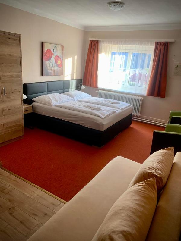 Classic Double Room with City View image 3