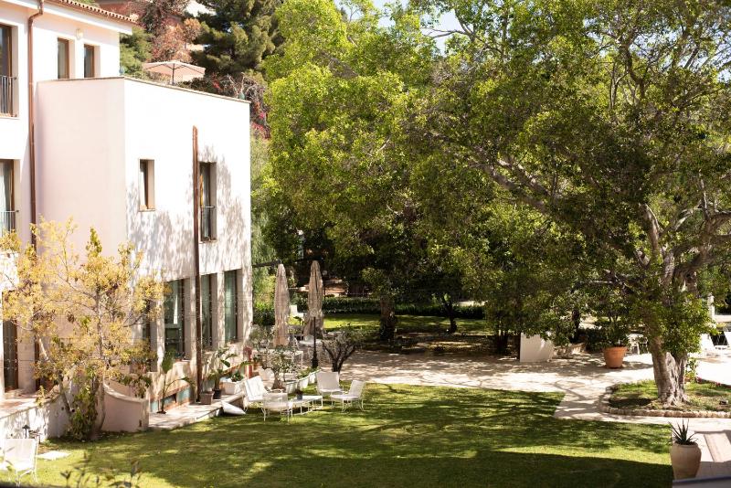 Large Double Room image 4