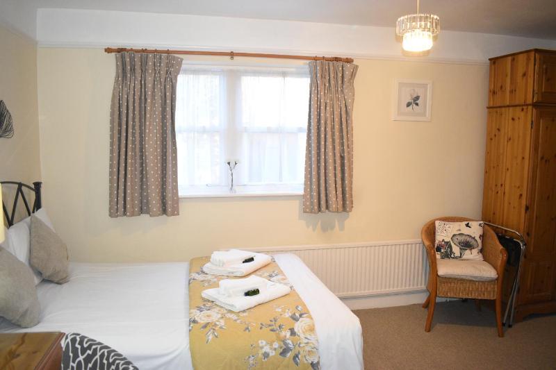 Standard Double Room image 3