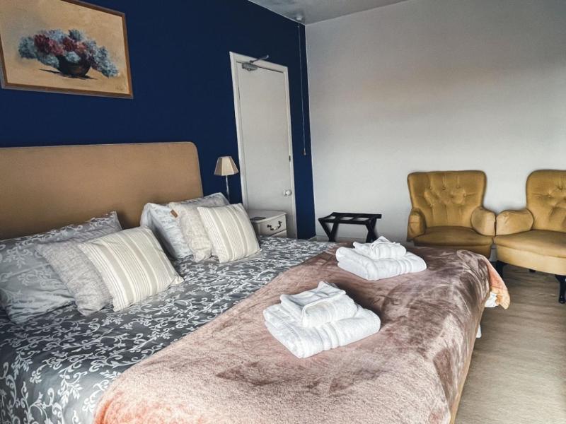 Double Room with Sea View image 1