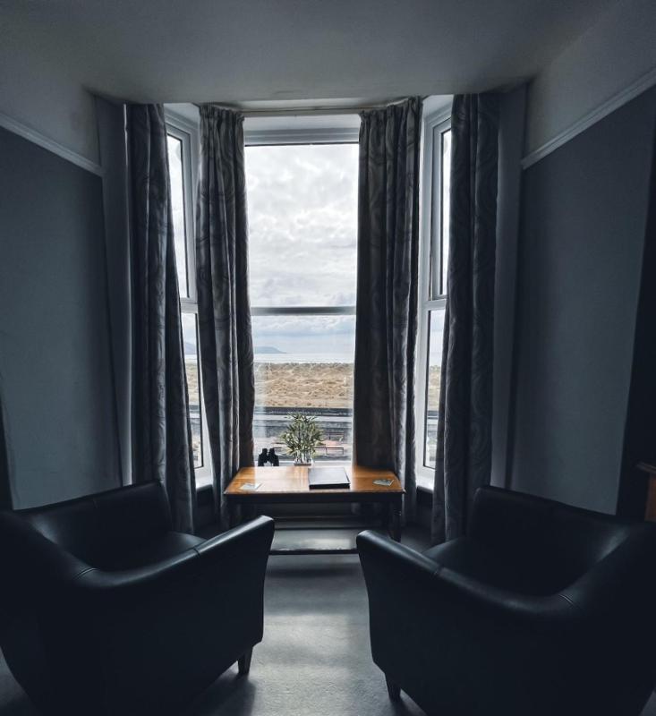Double Room with Sea View image 4