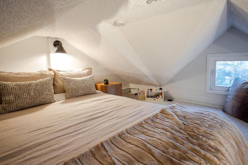 1BR plus Loft in Gondola Village Creekside Amazing Patio with Views Near Gondola Free Parking - image 3