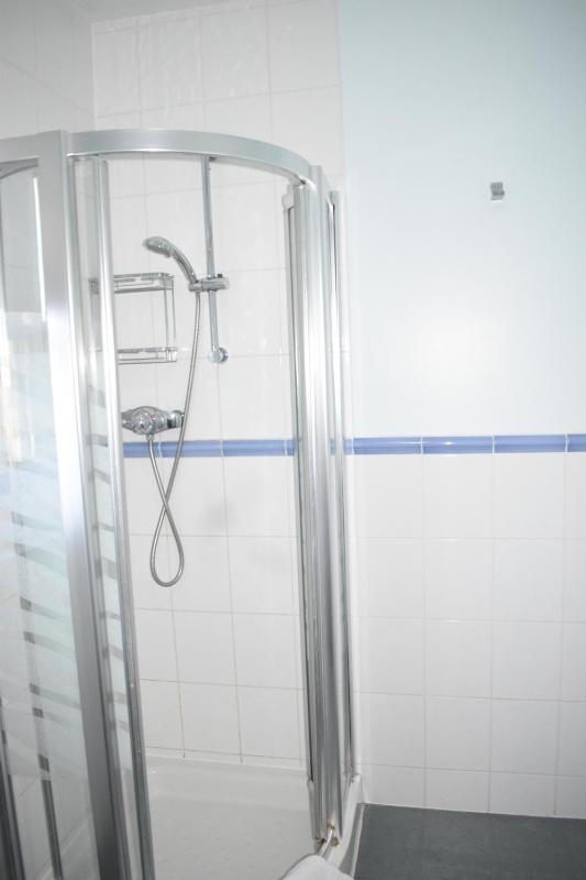 Standard Twin Room image 3