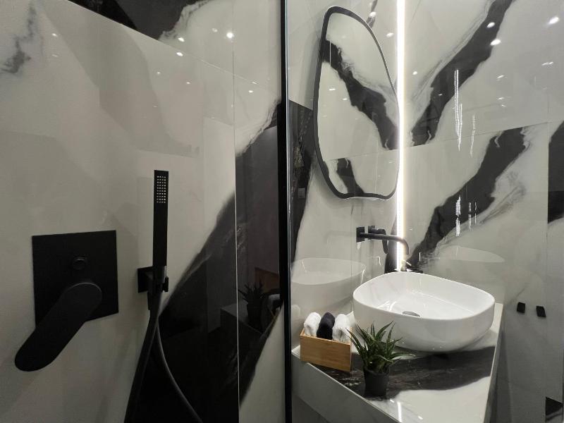 Acropolis Signature Apartment - image 11