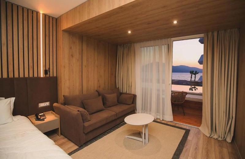 Deluxe Double Room image 3