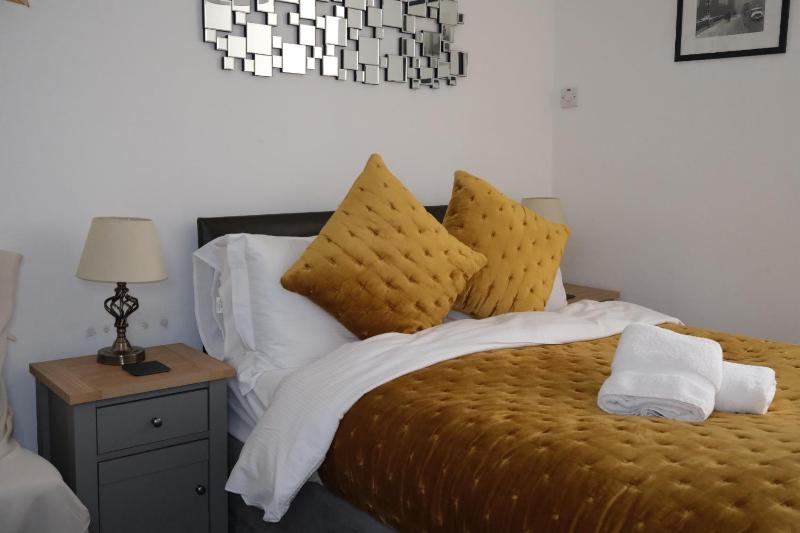 Double Room image 3
