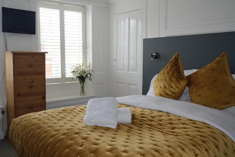 Large Double Room image 1