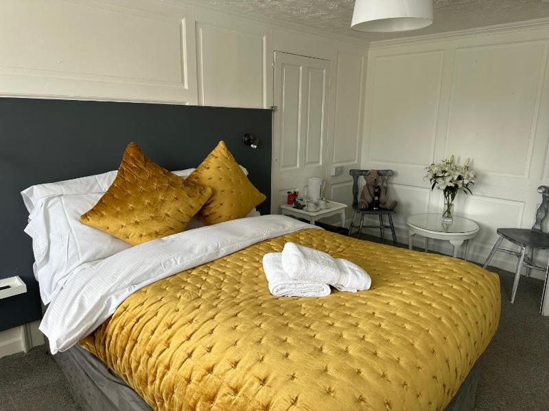 Large Double Room image 4