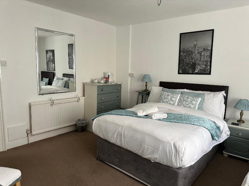 Double Room image 2