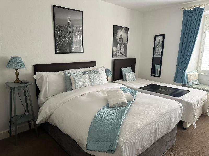 Double Room image 4