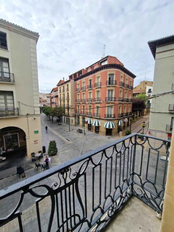 Double Room with Balcony image 2