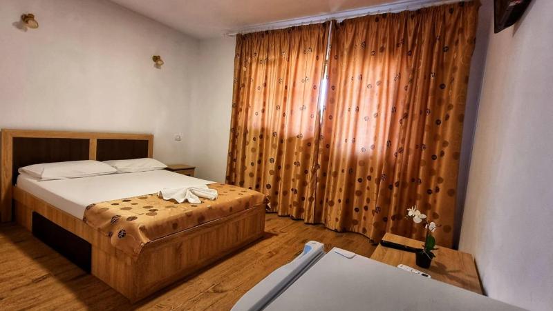 Deluxe Double or Twin Room image 4