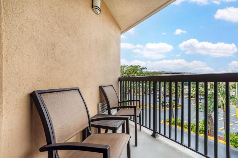 King Room with Balcony - Non-Smoking image 4