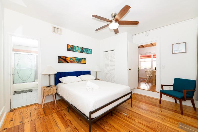 Art Deco Washingthon Apartment - image 17