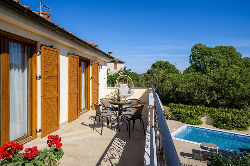 Villa Mare With Private Pool And Garden - Happy Rentals - image 26