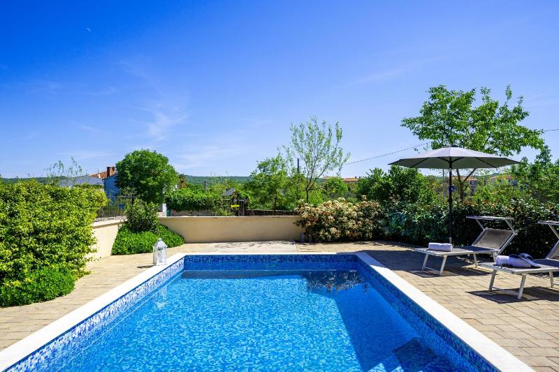 Villa Mare With Private Pool And Garden - Happy Rentals - image 20