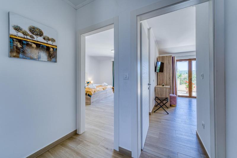 Villa Mare With Private Pool And Garden - Happy Rentals - image 25