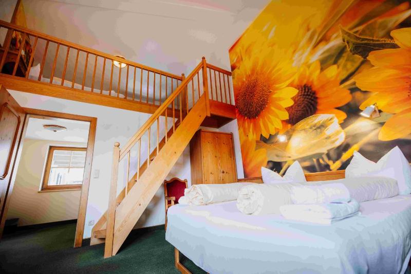 Quadruple Room with Balcony image 2