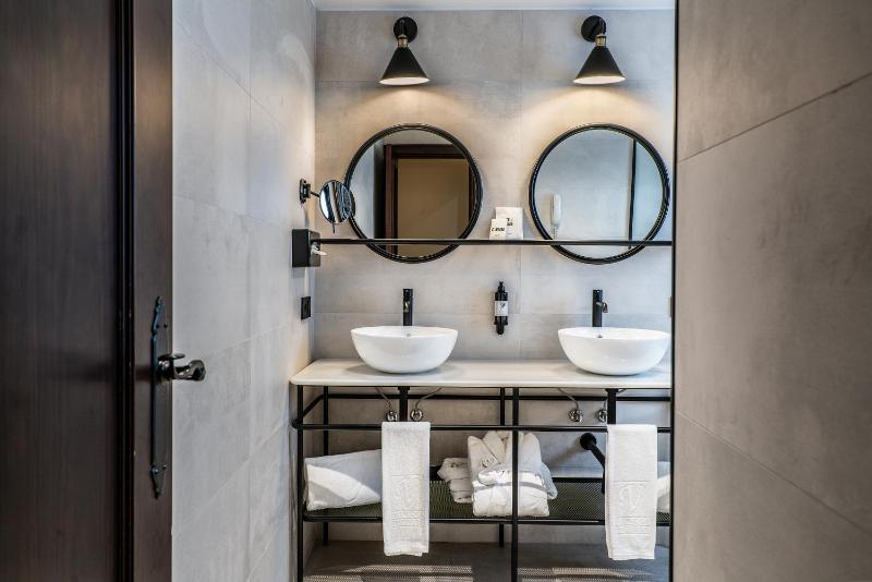 Junior Suite (3 Adults) image 4