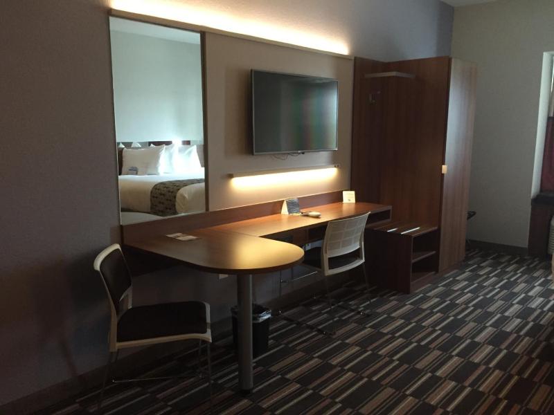 Deluxe King Suite - Non-Smoking image 2