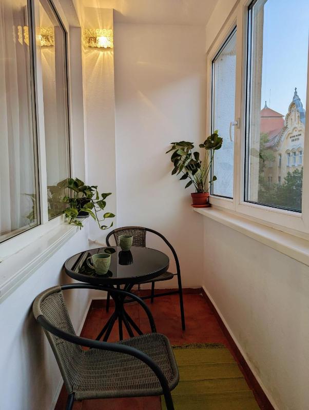 Peaceful Victory Square Home - image 3