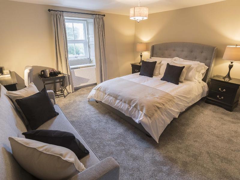 Deluxe Family Room image 1