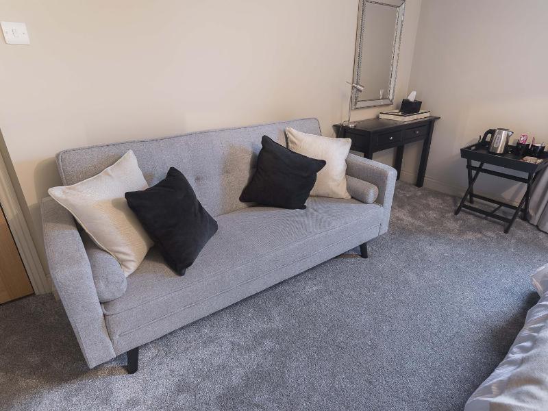 Deluxe Family Room image 3