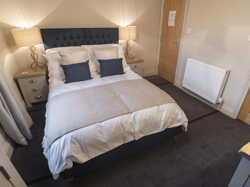 Deluxe Double Room with Shower image 3