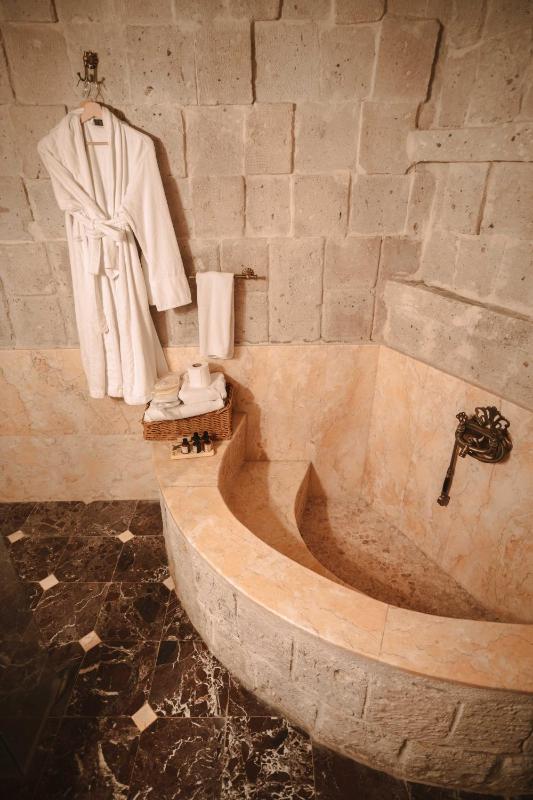 Queen Suite image 3