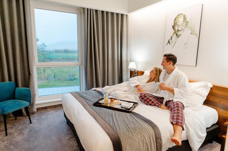 Superior Queen Room - Vineyard and Castle View image 3