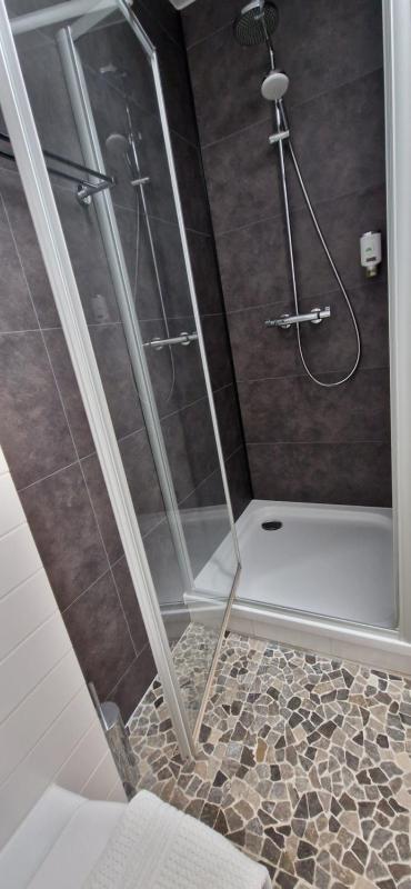 One-Bedroom Apartment image 2