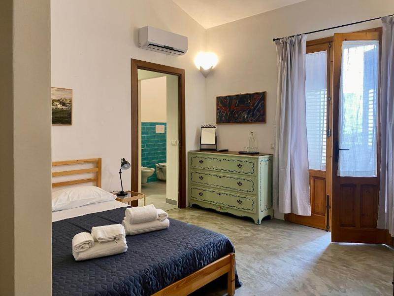 Standard Triple Room image 2