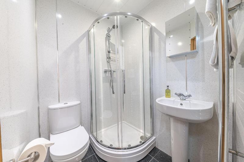 Cherry Garth HOT TUB HIRE AVAILABLE - image 28