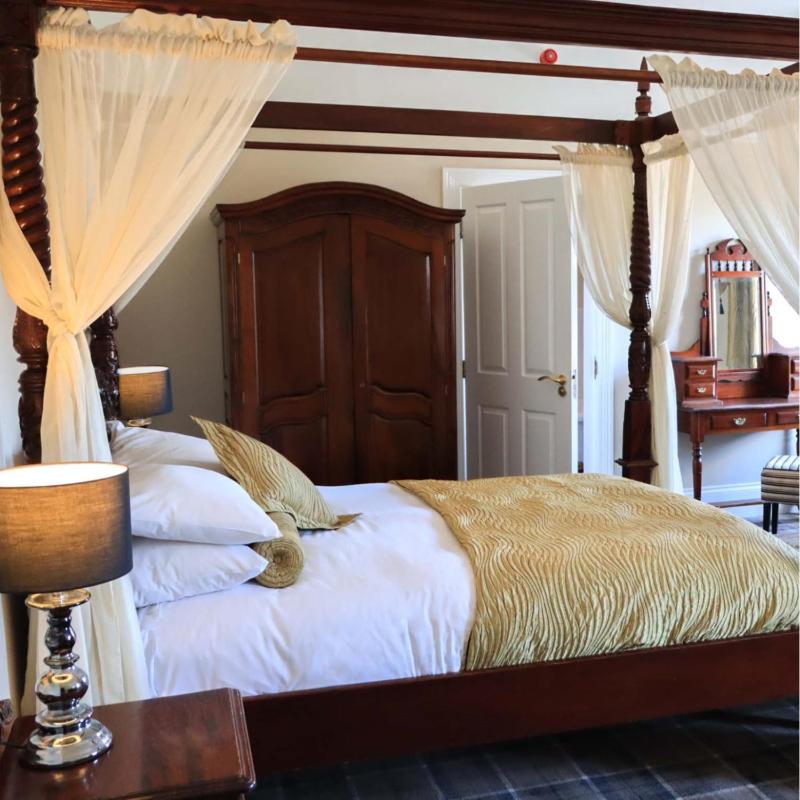 Double Room with Four Poster Bed image 2
