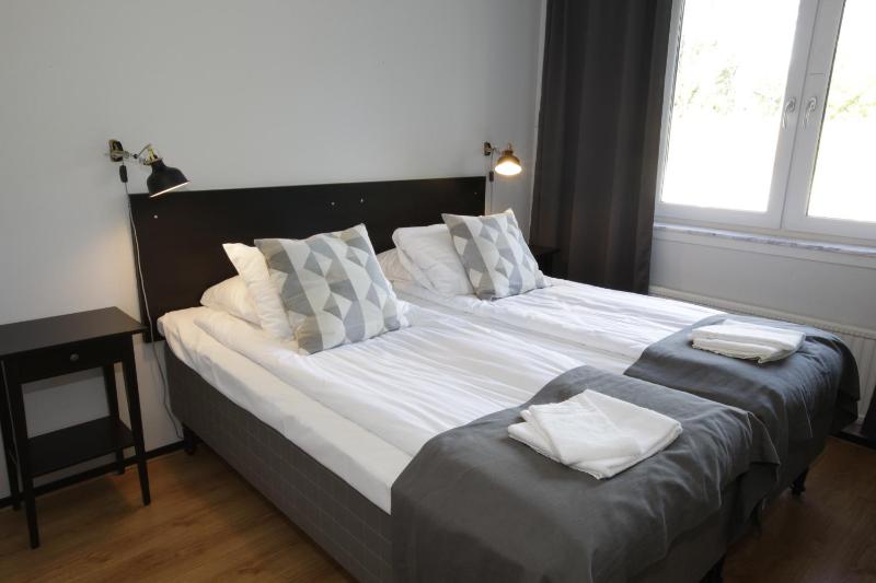 Twin Room image 3