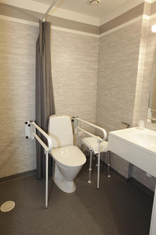 Twin Room image 4