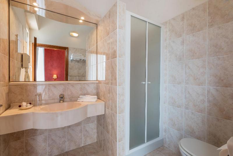 Triple Room with Pool View image 1