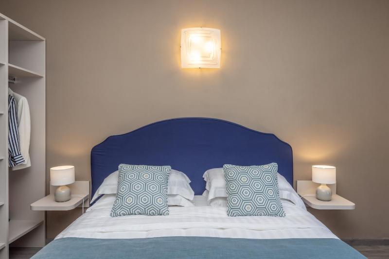 Standard Double or Twin Room with Lake View image 4