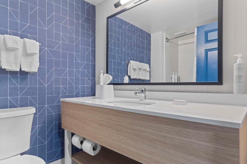 King Room image 2