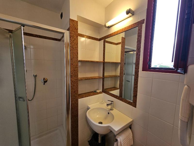 Single Room image 2