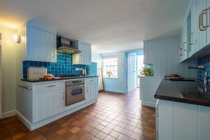 Marine Cottage - image 15