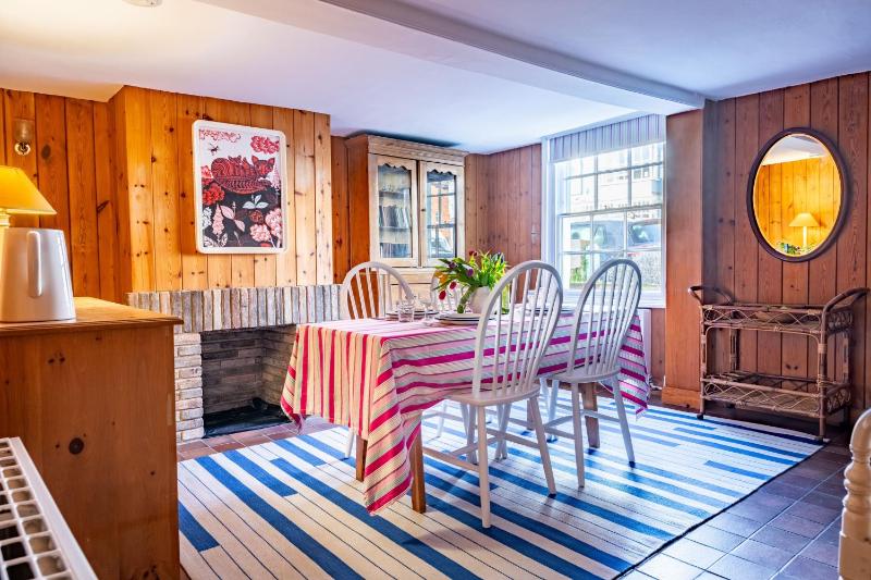 Marine Cottage - image 14