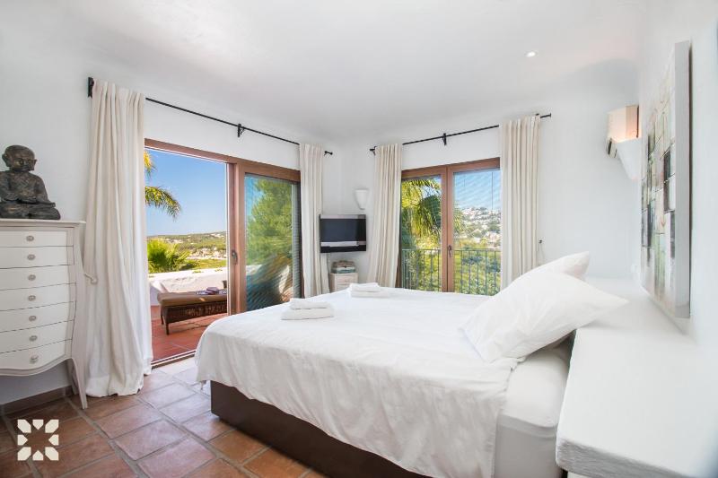 Villa Mistral by Abahana Villas - image 12