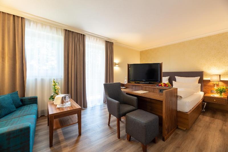Standard double room in a traditional house image 2